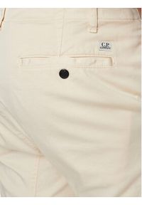 C.P. Company Spodnie materiałowe 16CMPA063A005694G Beżowy Slim Fit. Kolor: beżowy. Materiał: bawełna