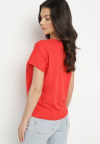 Born2be - Czerwony T-shirt z Bawełny z Ozdobnym Wiązaniem Sunitra. Okazja: na co dzień, na spotkanie biznesowe. Kolor: czerwony. Materiał: bawełna. Sezon: lato, wiosna. Styl: biznesowy, klasyczny, casual #3
