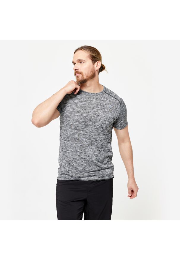 DOMYOS - Koszulka fitness męska Domyos krótki rękaw. Kolor: szary, fioletowy, wielokolorowy. Materiał: poliester, materiał. Długość rękawa: krótki rękaw. Długość: krótkie. Sport: fitness