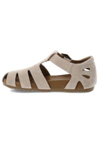 Sandały damskie Artiker, cholewka ze skóry naturalnej zamszowej ażurowa konstrukcja z wycięciami pasek z regulacją na klamrę, beżowe, 58C0328. Zapięcie: klamry. Kolor: beżowy. Materiał: skóra, zamsz. Wzór: ażurowy #8