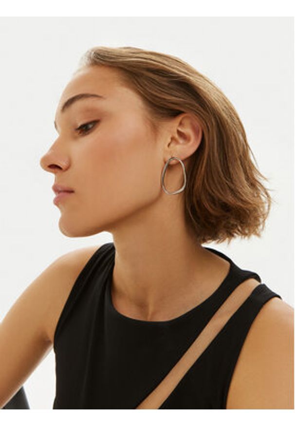 Calvin Klein Kolczyki 35000450 Srebrny. Materiał: metalowe. Kolor: srebrny