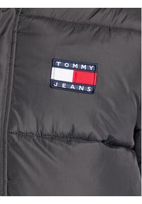 Tommy Jeans Kurtka puchowa Tonal Badge DM0DM15121 Czarny Regular Fit. Kolor: czarny. Materiał: puch, syntetyk