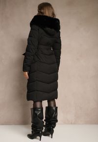 Renee - Czarna Kurtka z Pikowanymi Przeszyciami Futerkiem i Paskiem Serapella. Okazja: na spacer, na imprezę. Kolor: czarny. Materiał: futro #2