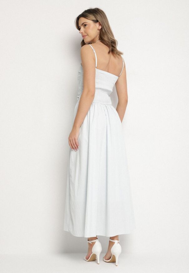 Born2be - Jasnoniebieska Wiskozowa Sukienka z Bawełną z Zakładką Atenavia. Okazja: na co dzień. Kolor: niebieski. Materiał: bawełna, wiskoza. Długość rękawa: na ramiączkach. Typ sukienki: proste. Styl: klasyczny, casual, elegancki