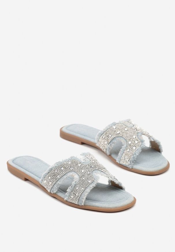 Renee - Niebieskie Klapki Vices z Cholewką Ozdobioną Cyrkoniami i Wycięciami Galozi. Okazja: na co dzień. Kolor: niebieski. Materiał: jeans. Wzór: aplikacja. Styl: casual, elegancki