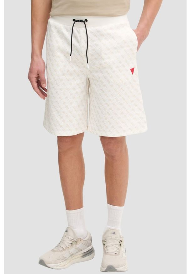 Guess - GUESS Kremowe męskie spodenki w monogram New Korbin, Rozmiar M. Okazja: na co dzień. Kolor: beżowy. Sezon: lato. Styl: casual, sportowy