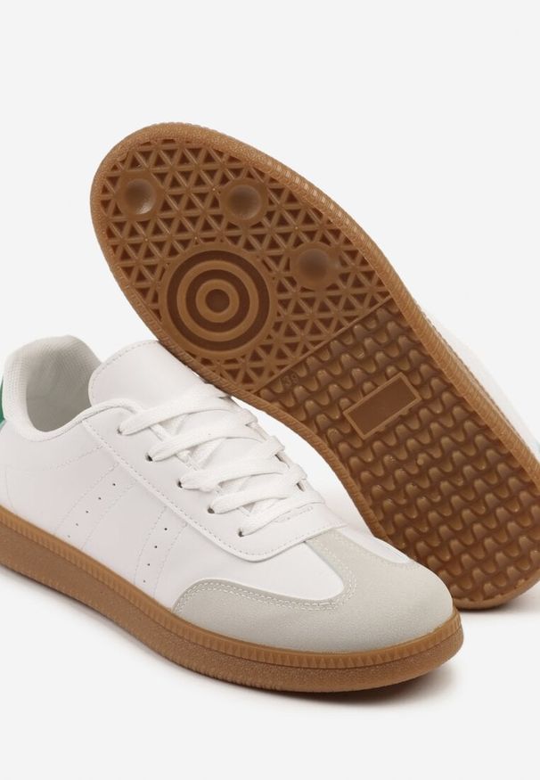 Born2be - Białe Sneakersy w Stylu Tenisówek z Perforacją Reiaris. Okazja: na co dzień. Zapięcie: sznurówki. Kolor: biały. Materiał: jeans, materiał