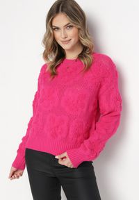 Born2be - Fuksjowy Sweter z Wełną i Bawełną Ozdobiony Pluszowym Splotem Karada. Kolor: różowy. Materiał: bawełna, wełna. Wzór: ze splotem, aplikacja. Sezon: jesień, zima