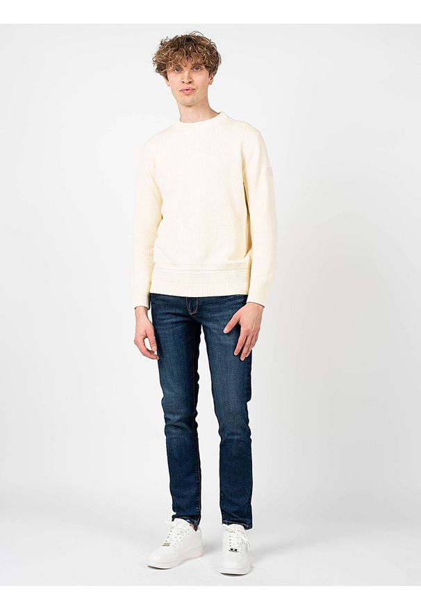 Pepe Jeans Sweter "Memphis" | PM702267 | Memphis | Mężczyzna | Kremowy. Okazja: na co dzień. Kolor: kremowy. Materiał: bawełna, len. Wzór: ze splotem, aplikacja. Styl: casual