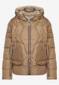 Born2be - Ciemnobeżowa Dwustronna Kurtka Pikowana z Kieszeniami i Kapturem Eralethra. Okazja: na spacer, na co dzień. Kolor: beżowy. Materiał: jeans. Długość rękawa: długi rękaw. Długość: długie. Wzór: aplikacja. Styl: casual, elegancki #6