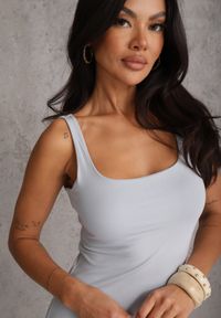 Renee - Niebieska Wiskozowa Sukienka Bodycon na Szerokich Ramiączkach Amadina. Kolor: niebieski. Materiał: wiskoza. Długość rękawa: na ramiączkach. Wzór: gładki. Typ sukienki: bodycon #2