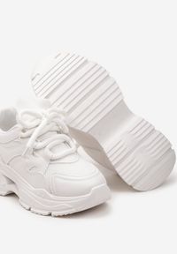 Born2be - Białe Sneakersy na Grubej Podeszwie z Ozdobnymi Sznurówkami Robella. Nosek buta: okrągły. Zapięcie: sznurówki. Kolor: biały. Materiał: materiał. Obcas: na obcasie. Wysokość obcasa: niski #2