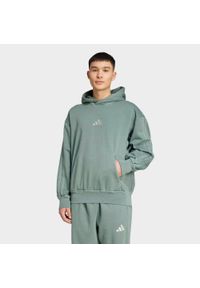 Adidas - Bluza polarowa z kapturem z efektem sprania ADIDAS ALL SZN. Typ kołnierza: kaptur. Kolor: zielony. Materiał: polar