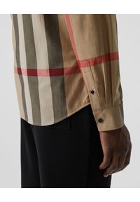 Burberry - BURBERRY - Bawełniana koszula w kratę. Kolor: brązowy. Materiał: bawełna. Wzór: gładki, kratka. Styl: klasyczny #4