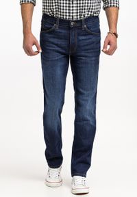 Mustang - MUSTANG TRAMPER TAPERED MĘSKIE SPODNIE JEANSOWE JEANSY DŻINSY DENIM BLUE 1015352 5000 982. Okazja: na co dzień. Wzór: kolorowy. Sezon: zima. Styl: casual, klasyczny, elegancki