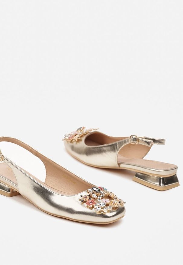 Renee - Złote Czółenka Slingback Vices z Cyrkoniami i Wkładką ze Skóry Eklina. Okazja: na co dzień. Kolor: złoty. Materiał: skóra. Obcas: na obcasie. Styl: klasyczny, wizytowy, casual, elegancki. Wysokość obcasa: średni