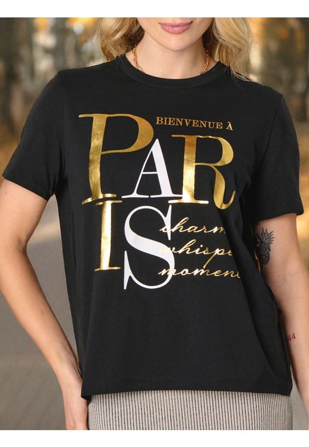 Sinsay - Koszulka z napisem - czarny. Kolor: czarny. Materiał: bawełna. Długość rękawa: krótki rękaw. Długość: krótkie. Wzór: napisy