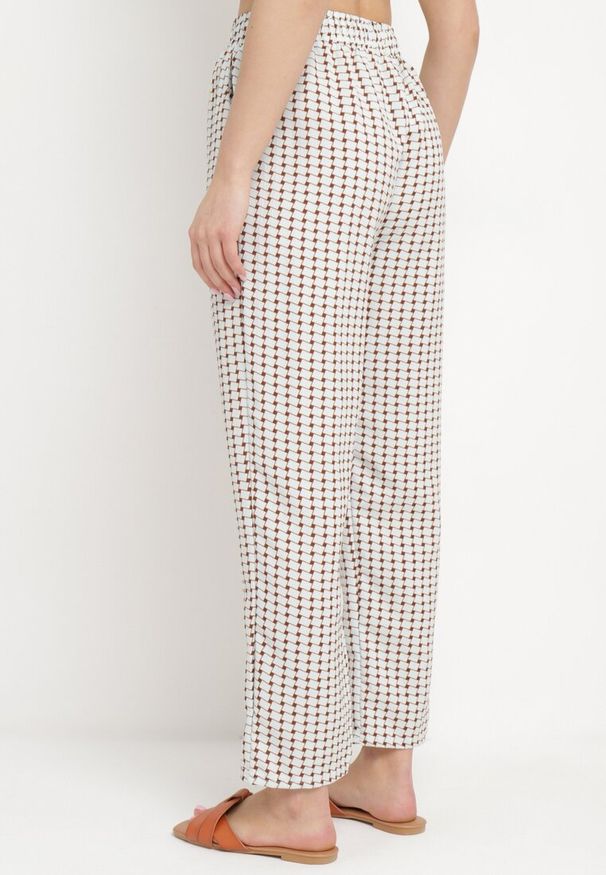 Born2be - Beżowo-Brązowe Spodnie w Geometryczny Print z Wysokim Stanem Lolla. Okazja: na co dzień, na randkę. Stan: podwyższony. Kolor: niebieski. Wzór: geometria, nadruk. Styl: casual, elegancki