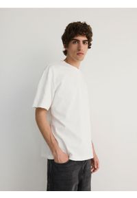 Reserved - T-shirt relaxed fit - złamana biel. Materiał: bawełna