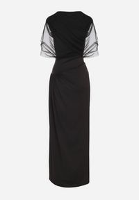 Born2be - Czarna Koktajlowa Sukienka Zdobiona Marszczeniem z Siateczkową Narzutką Millanea. Okazja: na co dzień. Kolor: czarny. Wzór: aplikacja. Typ sukienki: proste. Styl: wizytowy #4