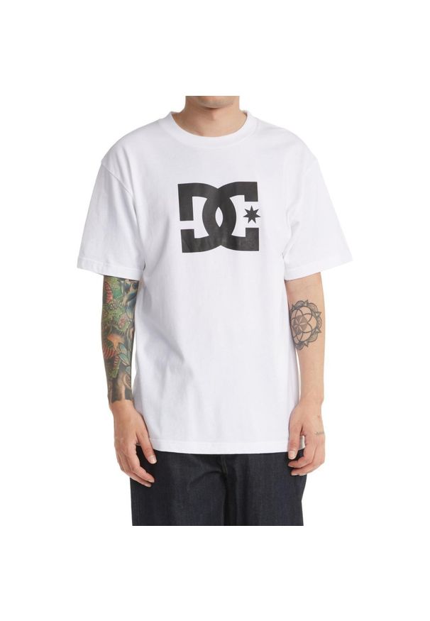 DC Shoes - Koszulka z krótkim rękawem dla Mężczyzn DC STAR Biały. Kolor: biały. Materiał: tkanina, bawełna. Długość rękawa: krótki rękaw. Długość: krótkie. Wzór: nadruk. Sport: skateboard