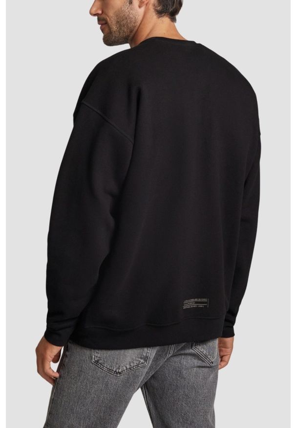 Guess - GUESS Czarna bluza męska Emis Cn, Rozmiar XXL. Kolor: czarny. Materiał: poliester, bawełna, materiał. Długość rękawa: długi rękaw. Długość: długie. Styl: klasyczny