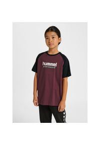 Koszulka z logo dla dzieci Hummel. Kolor: wielokolorowy, czerwony, różowy. Sport: joga i pilates #1