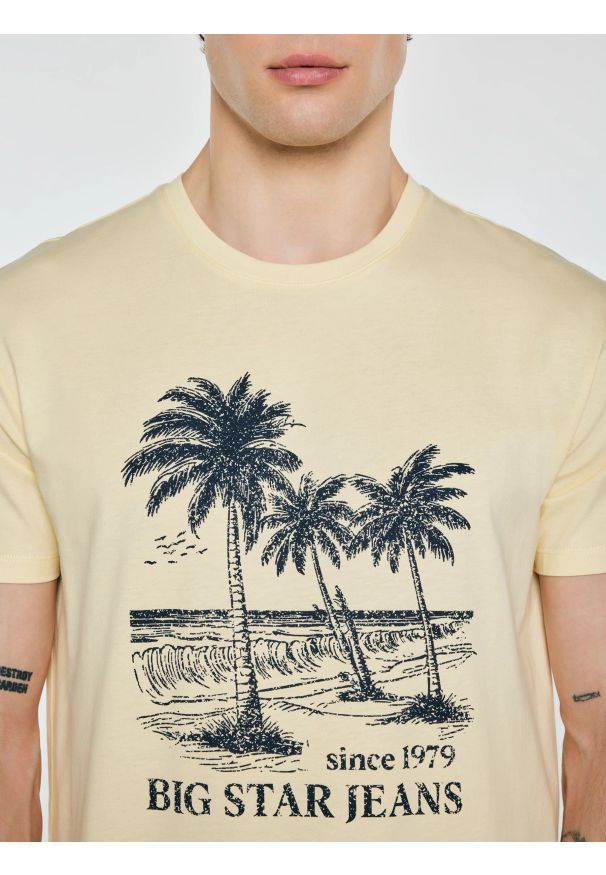 Big-Star - Koszulka męska z kontrastowym nadrukiem żółta Omer 200. Kolor: żółty. Materiał: bawełna, denim. Wzór: nadruk. Sezon: lato. Styl: klasyczny