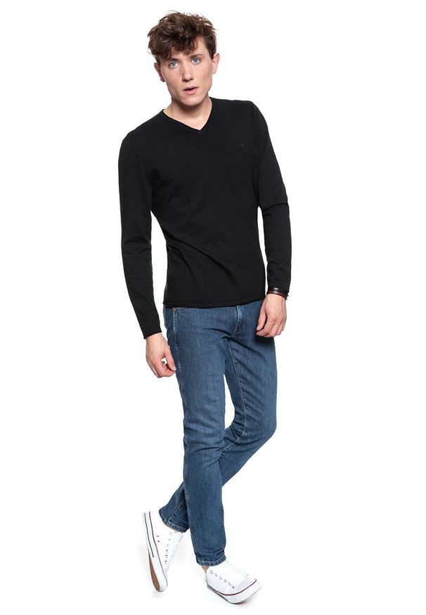 Mustang - MĘSKI SWETER MUSTANG Emil V Rolledge CAVIAR 1008639 4132. Okazja: na co dzień, do pracy, na spotkanie biznesowe. Typ kołnierza: button down. Materiał: bawełna. Długość rękawa: długi rękaw. Długość: długie. Wzór: gładki, aplikacja, nadruk. Sezon: zima. Styl: casual, elegancki, biznesowy, klasyczny