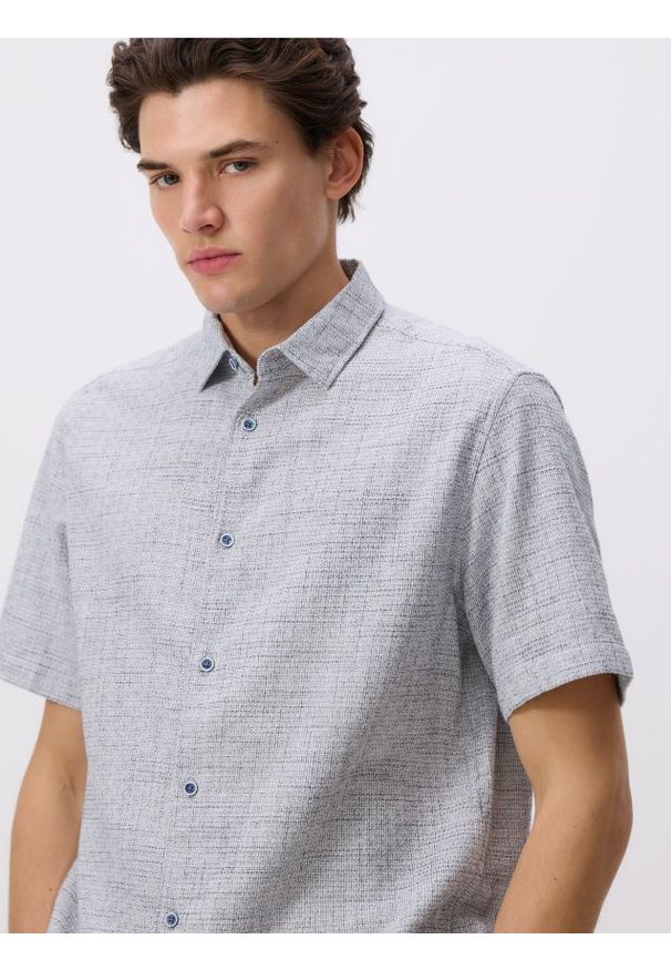 Reserved - Strukturalna koszula regular fit - granatowy. Kolor: niebieski. Materiał: bawełna, tkanina