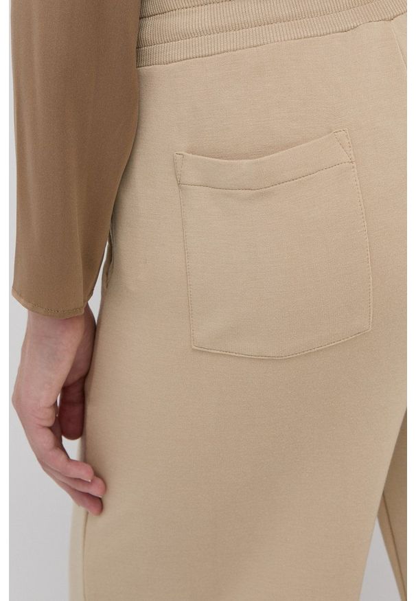 Lauren Ralph Lauren - Spodnie. Kolor: beżowy. Materiał: dzianina