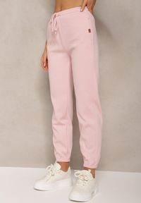 Renee - Różowe Dresowe Spodnie z Bawełny z Kieszeniami High Waist Faerida. Okazja: na spacer. Stan: podwyższony. Kolor: różowy. Materiał: dresówka, bawełna #4