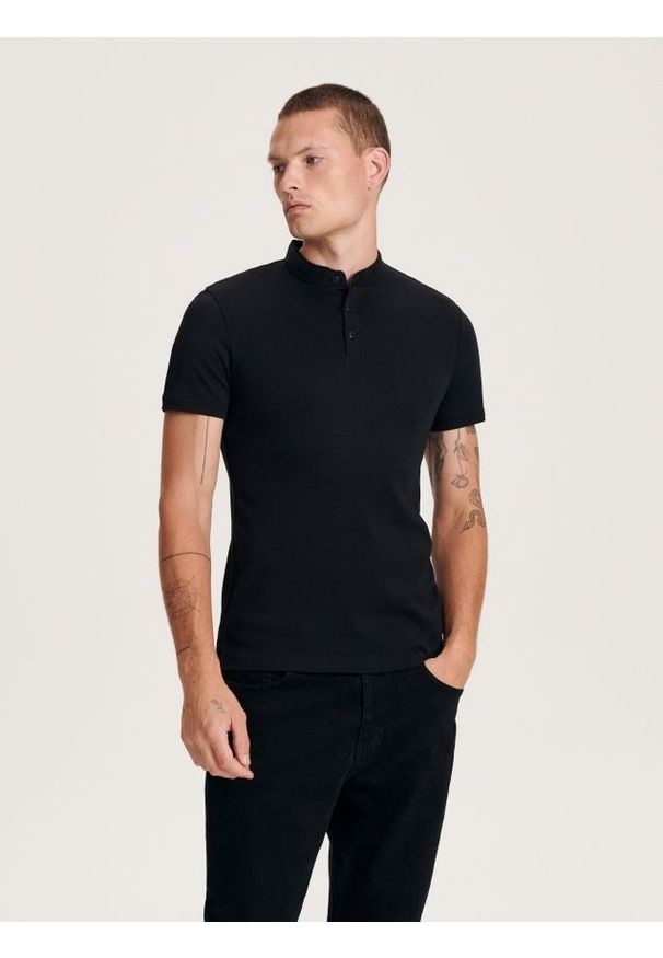 Czarna koszulka polo Reserved ze stójką 4806C-99X - Koszulki