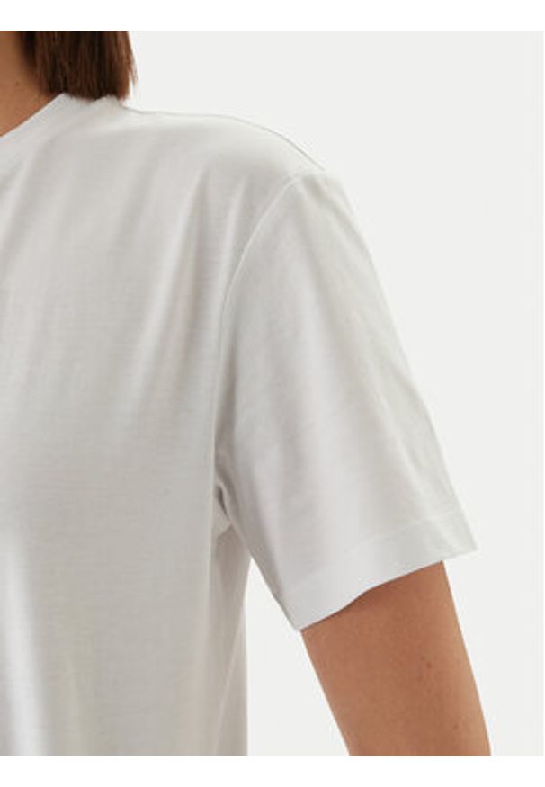 Barbour T-Shirt Marine LTS0716WH11 Biały Regular Fit. Kolor: biały. Materiał: bawełna. Styl: marine