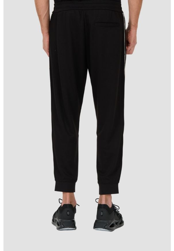 Armani Exchange - ARMANI EXCHANGE Czarne spodnie dresowe. Kolor: czarny. Materiał: dresówka