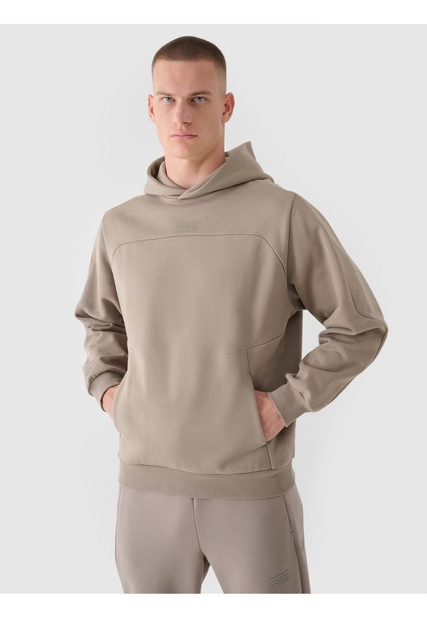 4f - 4F Bluza dresowa nierozpinana z kapturem męska 4F x Robert Lewandowski - khaki S. Okazja: na co dzień. Typ kołnierza: kaptur. Kolor: oliwkowy, wielokolorowy, brązowy. Materiał: dresówka. Długość rękawa: raglanowy rękaw. Wzór: aplikacja, gładki, ze splotem. Styl: sportowy, casual
