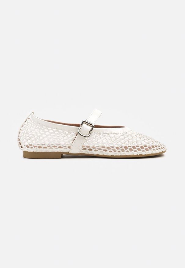 Born2be - Białe Balerinki z Siateczki z Paskiem z Klamerką Artewi. Okazja: na imprezę, na co dzień. Zapięcie: pasek. Kolor: biały. Materiał: jeans. Styl: elegancki, casual