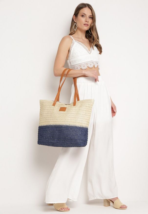 Born2be - Beżowo-Granatowa Torebka Boho z Papierowej Plecionki o Fasonie Tote na Suwak Jabba. Kolor: beżowy. Sezon: lato. Styl: boho