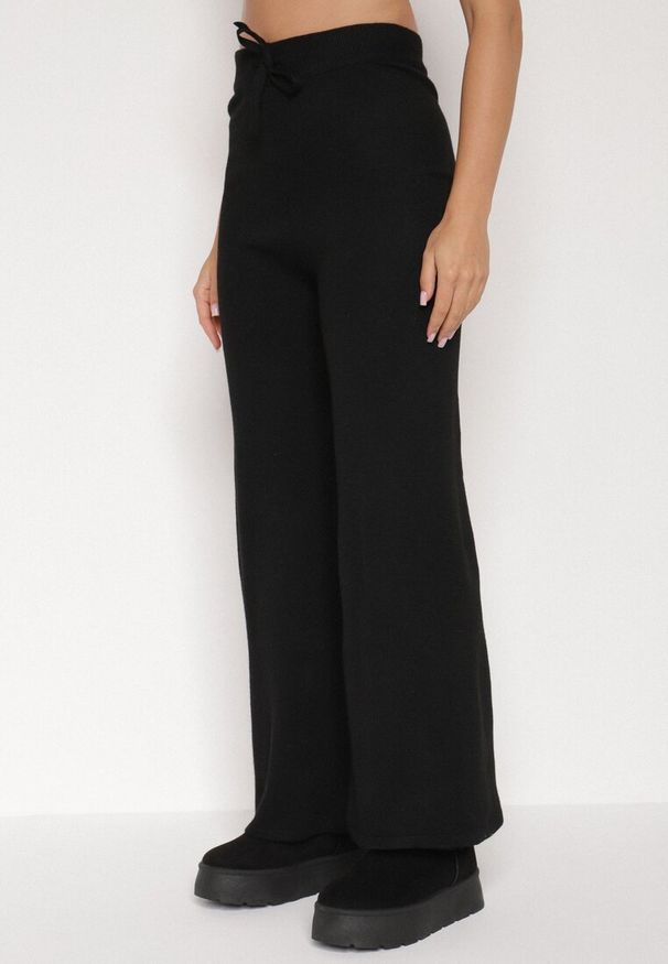 Born2be - Czarny Dzianinowy Komplet z Bawełną i Wełną Długi Sweter i Szerokie Spodnie Reinesa. Kolor: czarny. Materiał: wełna, bawełna, dzianina