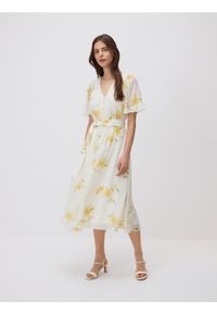 Reserved - Wzorzysta sukienka midi - wielobarwny. Materiał: tkanina. Długość: midi #1