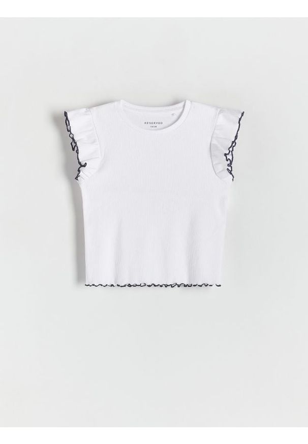 Reserved - Prążkowany t-shirt - biały. Kolor: biały. Materiał: prążkowany