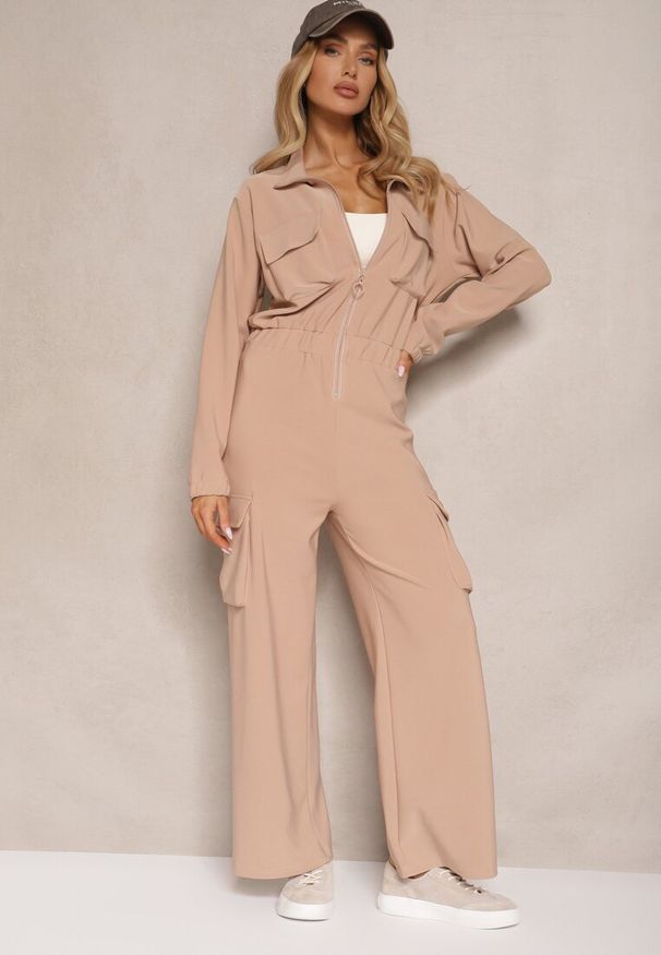 Renee - Ciemnobeżowy Kombinezon w Stylu Utility Taliowany Liarael. Okazja: na co dzień. Kolor: beżowy. Materiał: tkanina. Styl: casual, elegancki