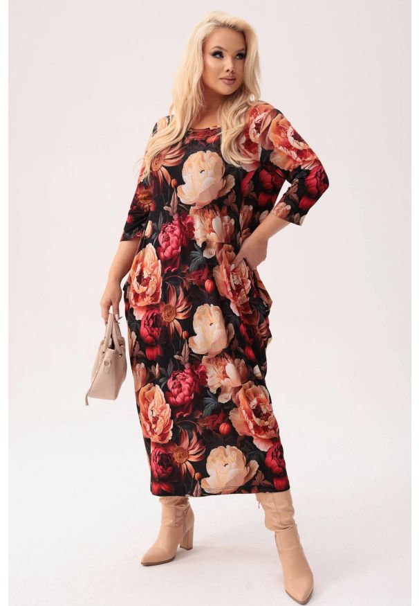 Moda Size Plus Iwanek - Sukienka Ismena - elegancja z efektownym wykończeniem kieszeni PLUS SIZE XXL. Okazja: na co dzień. Kolekcja: plus size. Materiał: wiskoza, tkanina, elastan, materiał. Wzór: kwiaty, nadruk. Typ sukienki: dla puszystych. Styl: klasyczny, casual, elegancki