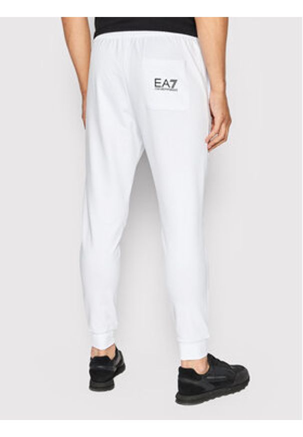 EA7 Emporio Armani Spodnie dresowe 8NPPC3 PJ05Z 1101 Biały Slim Fit. Kolor: biały. Materiał: bawełna