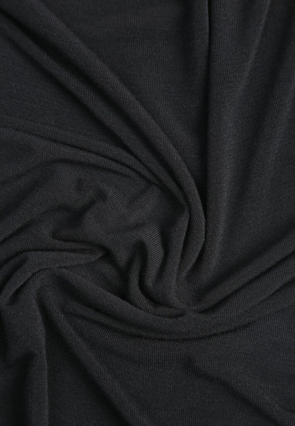 Renee - Czarna Wiskozowa Bluzka Longsleeve Golf z Kaszmirem Vidara. Typ kołnierza: golf. Kolor: czarny. Materiał: wiskoza, kaszmir. Długość rękawa: długi rękaw