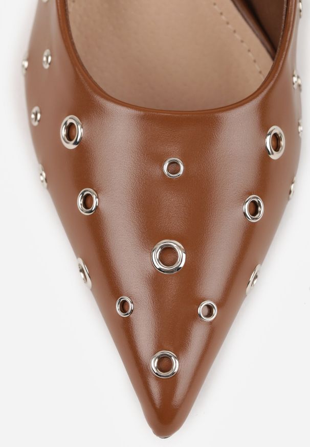 Born2be - Brązowe Czółenka Vices na Szpilce ze Skórzaną Wkładką i Nitami Rilenna. Okazja: na spotkanie biznesowe. Kolor: brązowy. Materiał: skóra. Obcas: na szpilce. Styl: elegancki, biznesowy, klasyczny