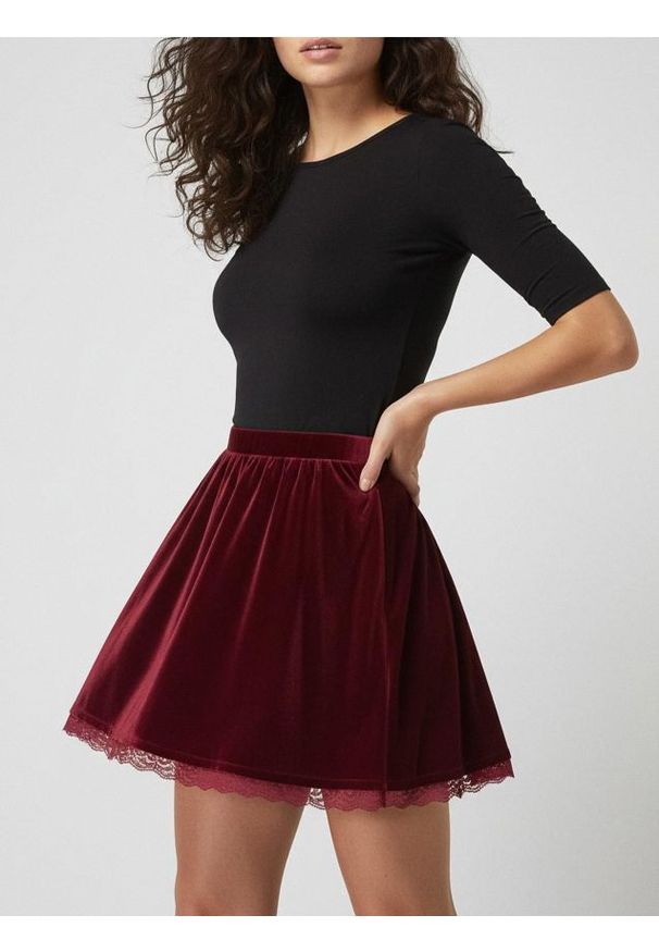 Sinsay - Spódnica mini - czerwony. Kolor: czerwony