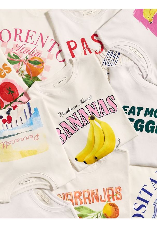 Reserved - T-shirt z nadrukiem - biały. Kolor: biały. Materiał: bawełna, dzianina. Wzór: nadruk