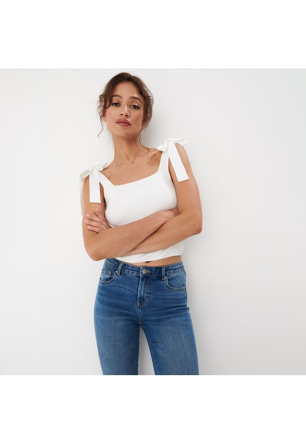 Mohito - Top na szerokich ramiączkach - Kremowy. Kolor: kremowy. Długość rękawa: na ramiączkach