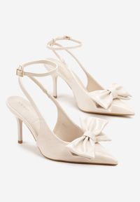 Renee - Beżowe Lakierowane Sandały na Szpilce Vices z Dużą Kokardką Bez Pięty Velozia. Okazja: na studniówkę, na sylwestra, na ślub cywilny, na wesele, do pracy, na spotkanie biznesowe. Zapięcie: sprzączka. Kolor: beżowy. Materiał: lakier. Obcas: na szpilce. Styl: wizytowy, biznesowy, elegancki #3